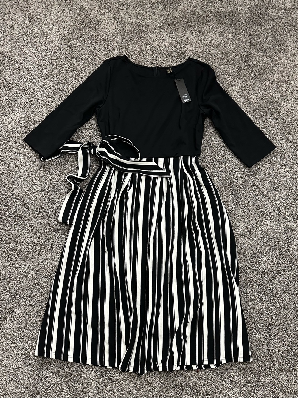 NWT Black & White Striped Midi Dress with Waist Tie (Large)